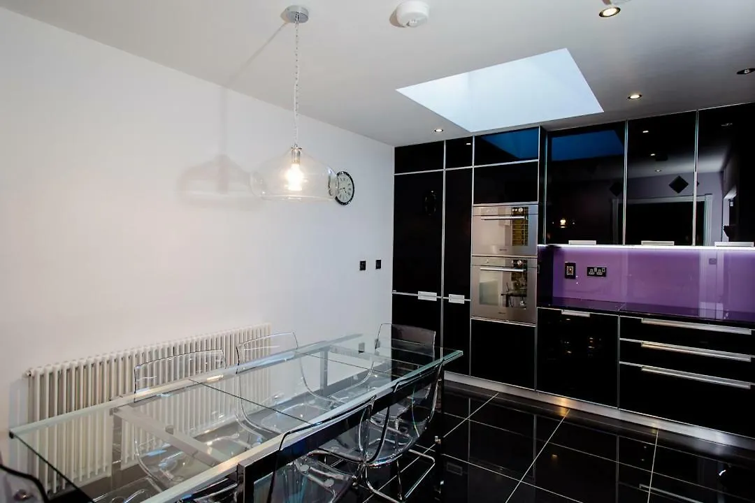 Grand Canal Dock Luxury Entire Home Dublin 0*,  Ierland